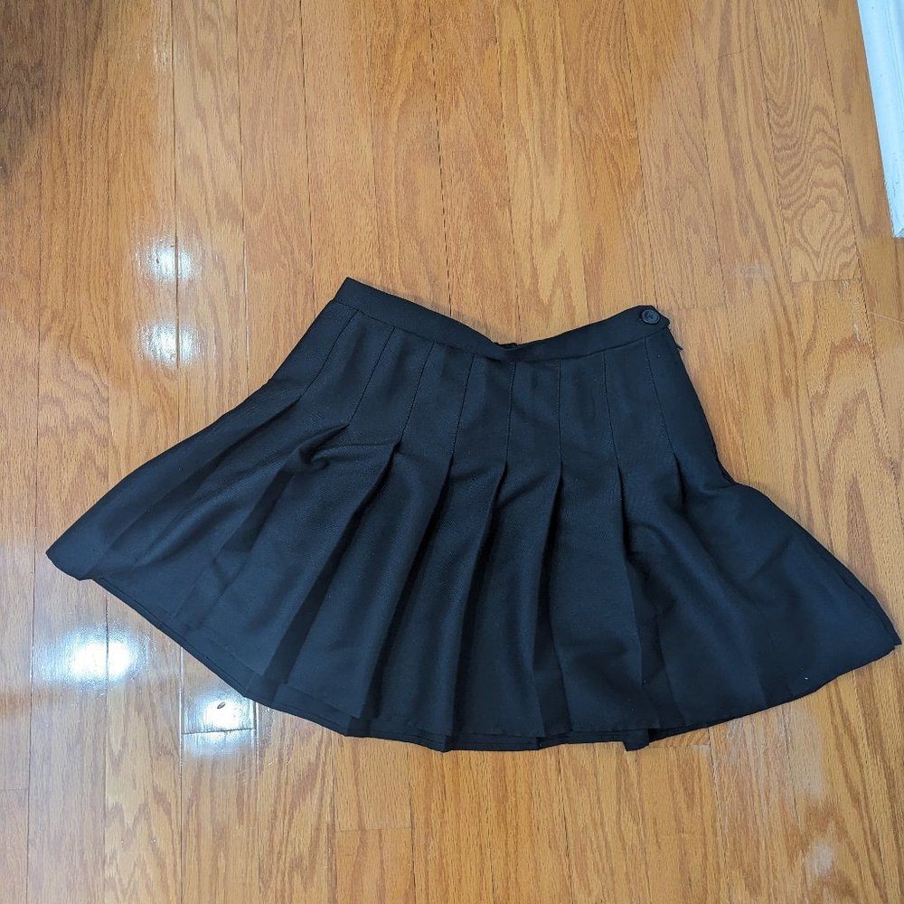 black pleated skirt